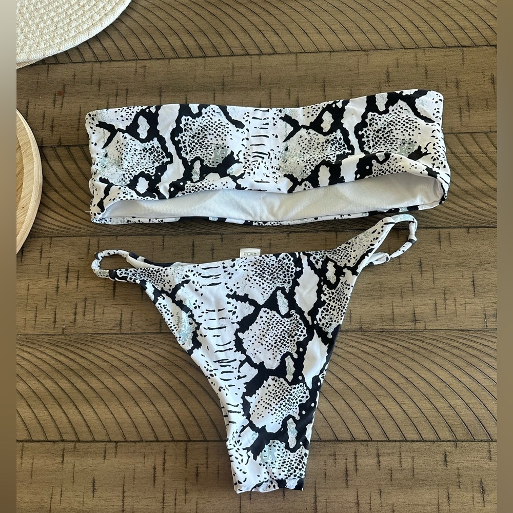 Medium bathing suit - Picture 4 of 4